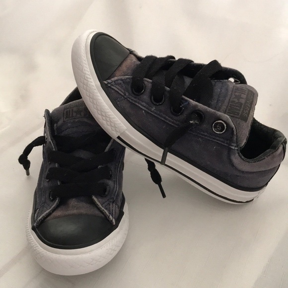 All ⭐️ Star / Iconic Low Top - Picture 2 of 8